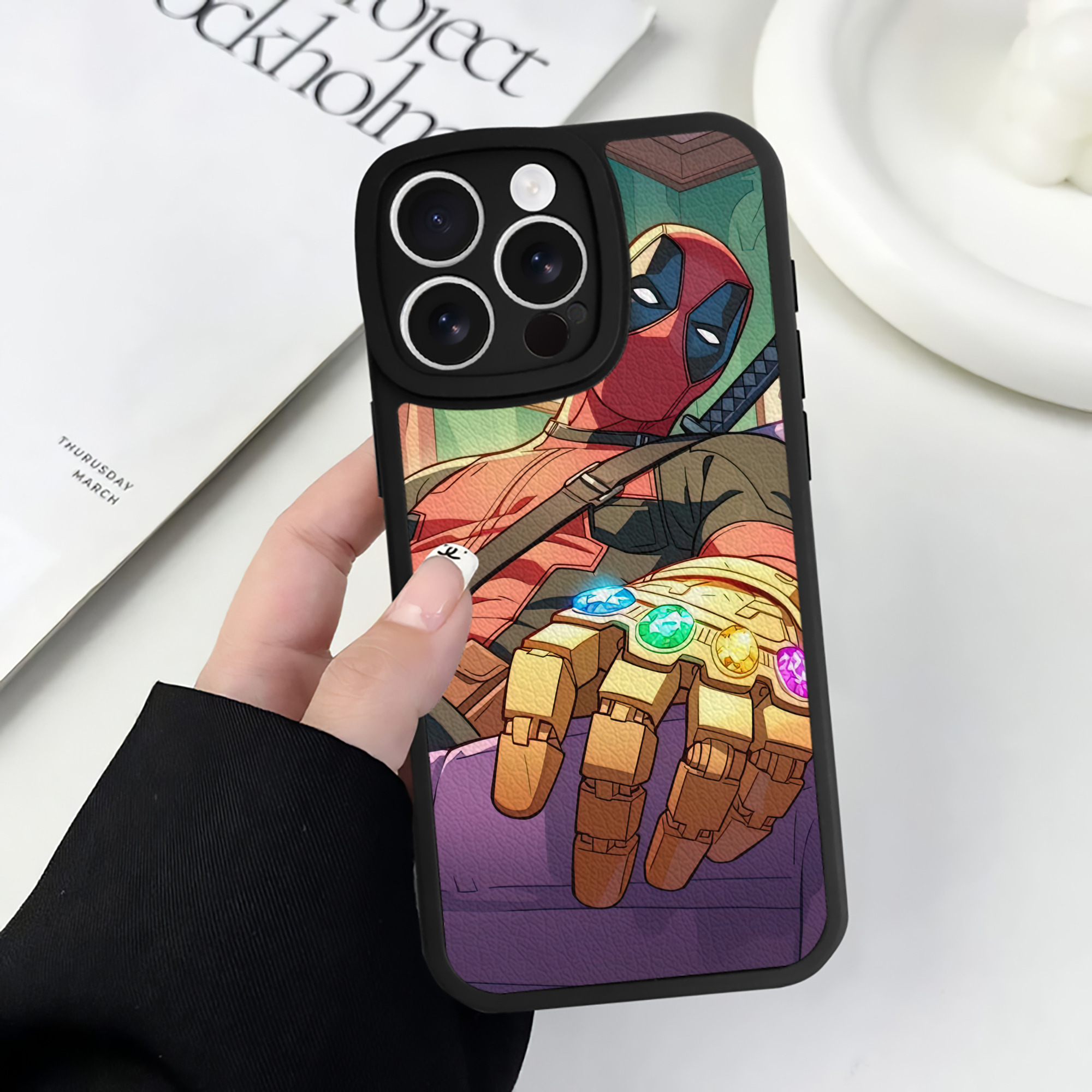（画像用） Deadpool デッドプール 【iPhone 16シリーズ対応】シリコンスマホケース（レザー調） 材質：シリコン